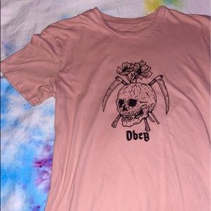 obey pink t shirt🖤